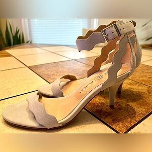 Chinese Laundry Women’s Rosie Scalloped Open Toe Slingback Pumps Blue Suede 5.5